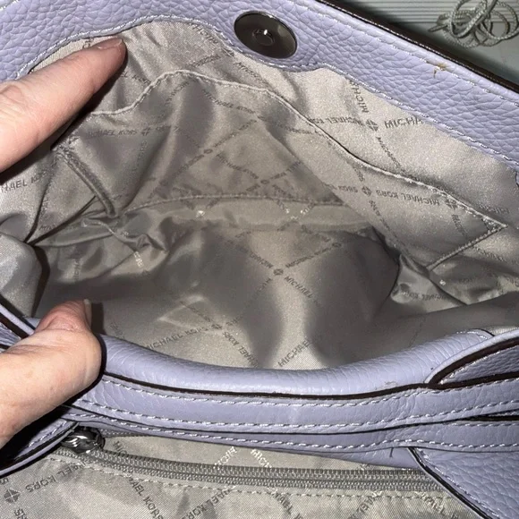 Michael Kors Lilac Leather Shoulder Bag with Gunmetal Chain - Picture 3 of 7